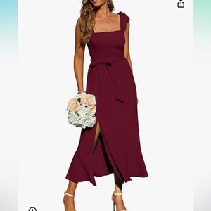 Elegant Midi Dress with Square Neck with High Split